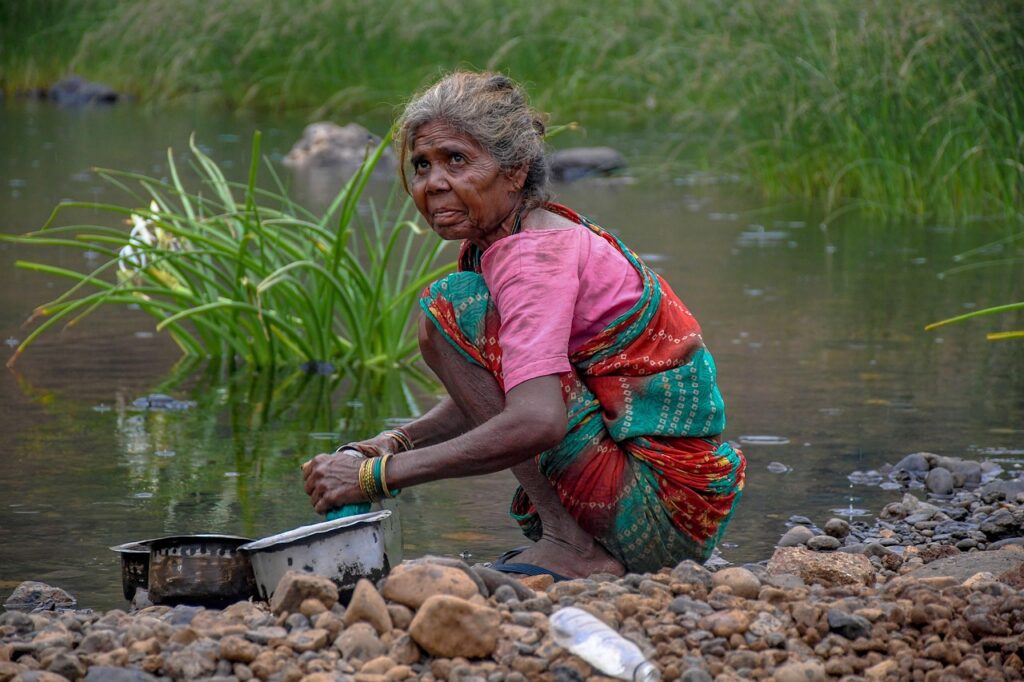 poor women, poverty, homeless, eye, grandma, female, poor, saree, nature